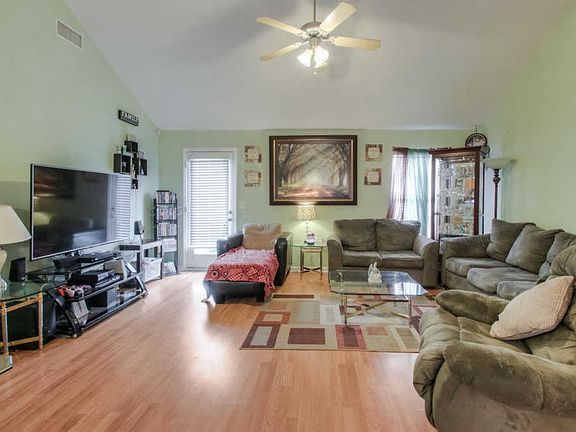 5th image of 1627 Saint Andrews Dr