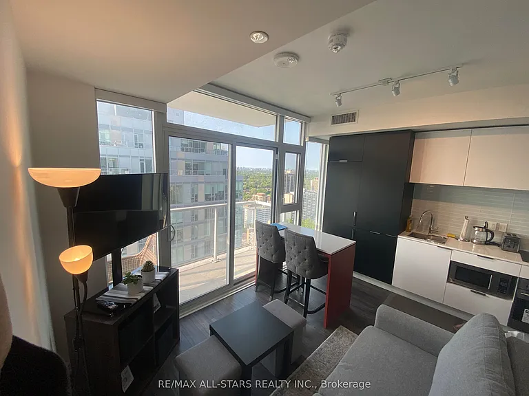 33 Helendale Ave #2302 — Photo 13