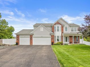 935 Earley Lake Pl, Burnsville, MN 55306