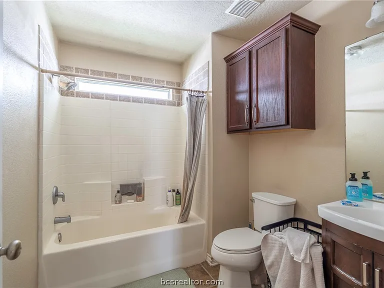 928 Crested Point Dr — Photo 12