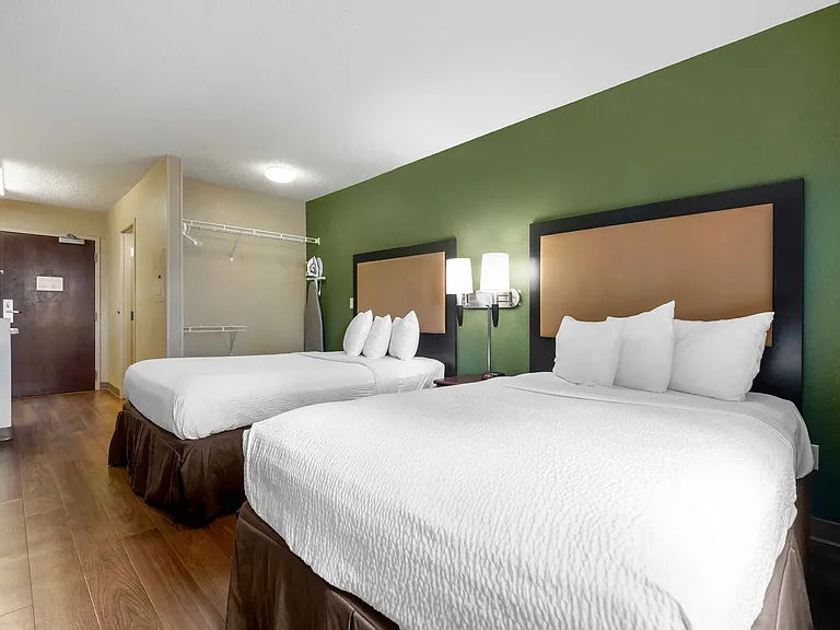 Studio Suite - 2 Full Beds