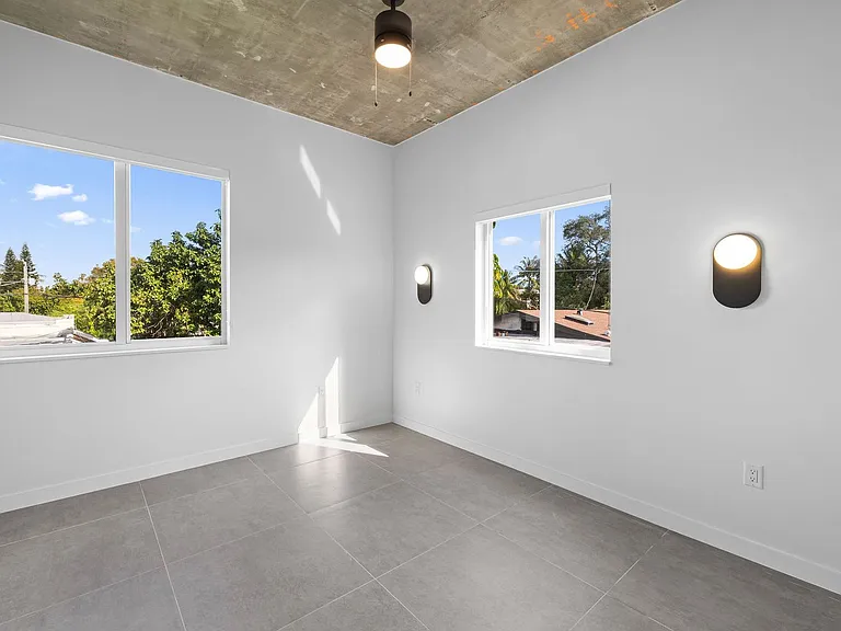 315 NW 32nd St — Photo 38