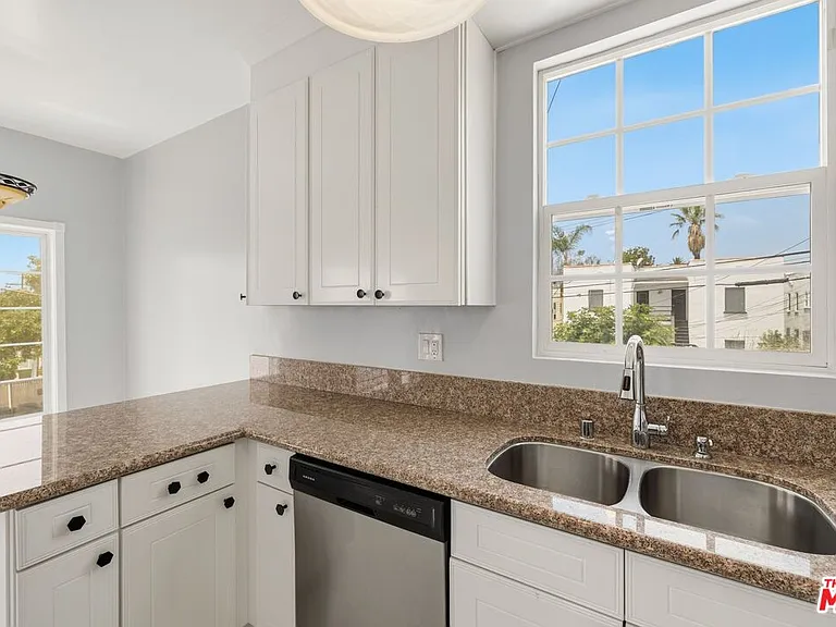 437 N Genesee Ave #1/2 — Photo 7