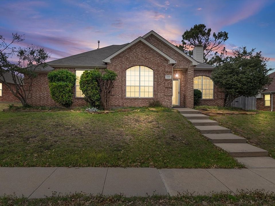 1st image of 208 Williamsburg Dr