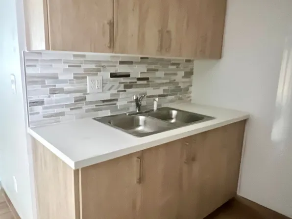 110 Luxury Apartments LLC, 1108 W 110th St #9, Los Angeles, CA 90044