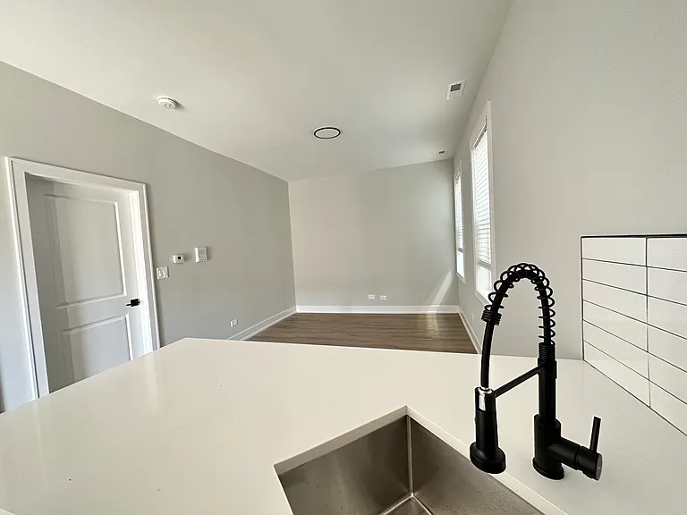 3053 W Cermak Rd #2R — Photo 3