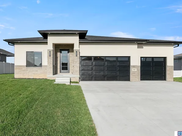 9430 Wilderness Sky Dr, Lincoln, NE 68516