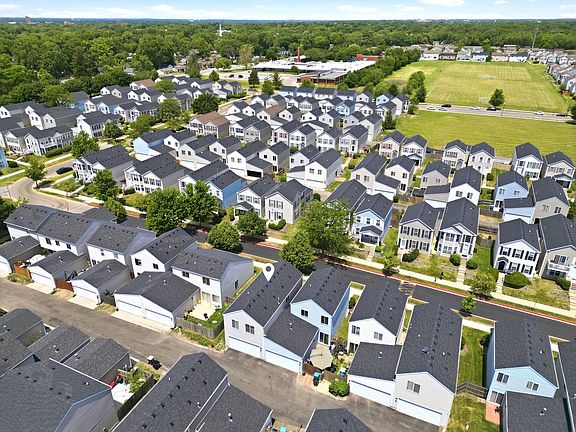 3rd image of 1637 Linden Park Ln