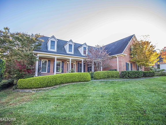3rd image of 344 Farragut Crossing Dr