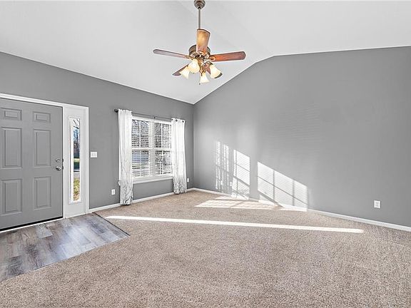 4th image of 1821 Fall Creek Dr