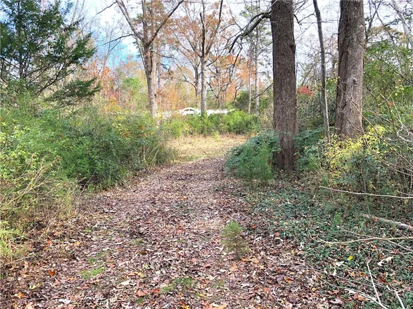 535 Crepe Myrtle Dr, Seneca, SC 29678