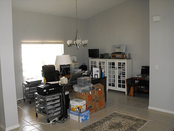 5th image of 225 SW Chelsea Terr
