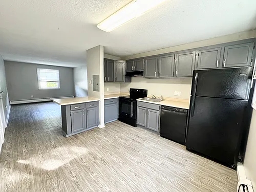 16 Bradford Dr #4 Photo 1