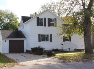 305 3rd St, Lyle, MN 55953