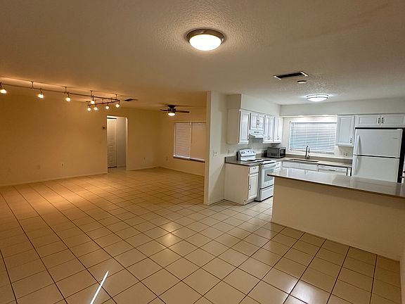3rd image of 5520 Minaret Ct