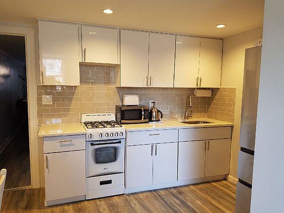 5th image of 2363 E 17th St