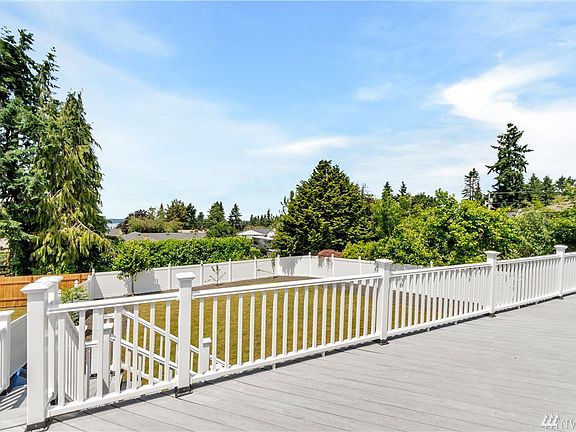 3rd image of 4412 Elwood Dr W