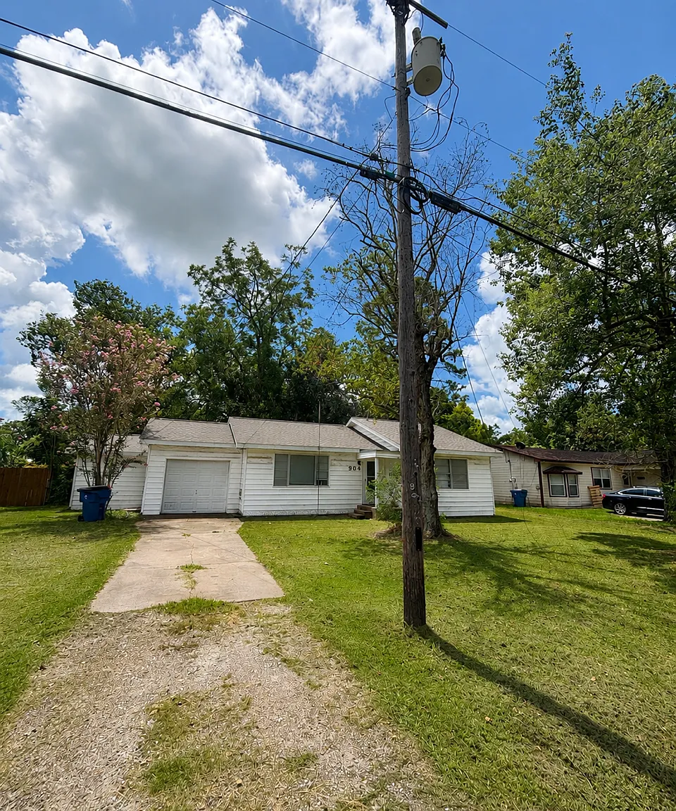 3 bed, 1058 sqft, $1,300 — Photo 1