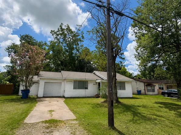 904 E 6th St, Sweeny, TX 77480