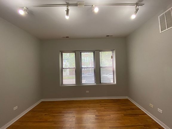 3rd image of 6601-03 N Campbell Avenue W Albion Ave #2W