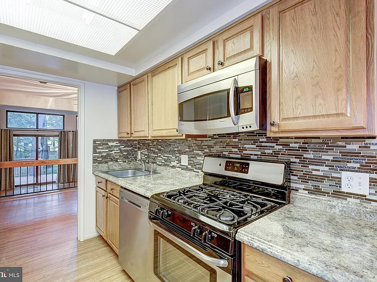 1502 Farsta Ct — Photo 6