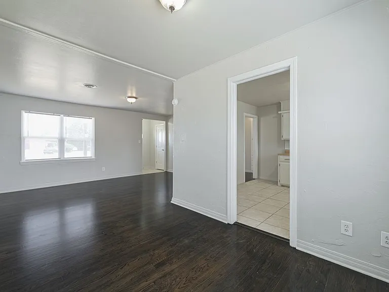 3737 NW 20th St — Photo 9
