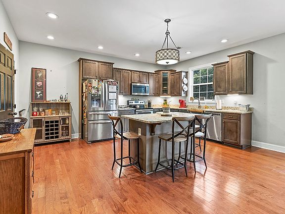 5th image of 112 Dogwood Dr