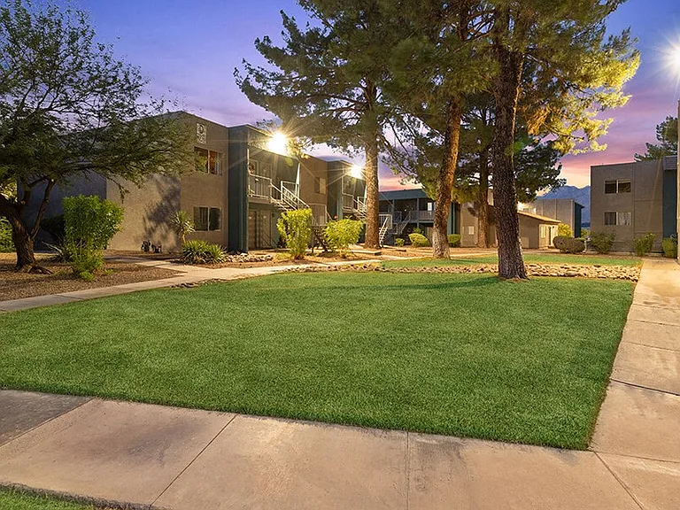 Tanque Verde Apartments — Photo 43
