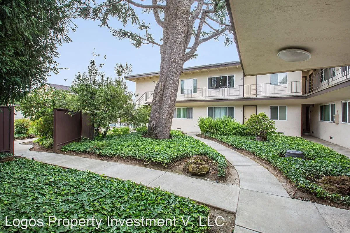 20313 Forest Ave APT 9 photo 1
