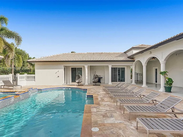 13751 Pine Meadow Ct — Photo 88