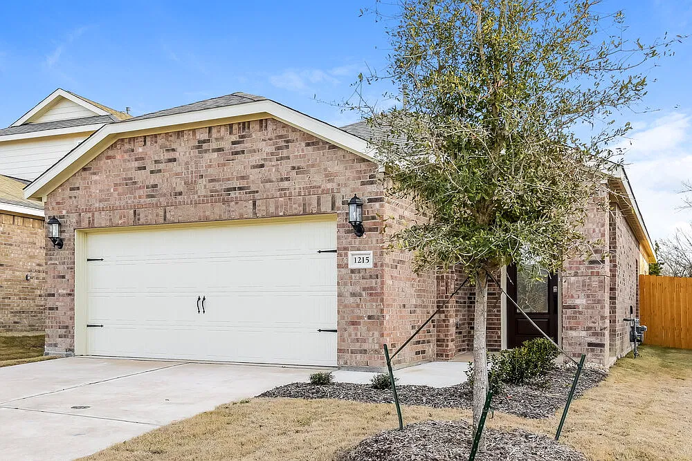 3 bed, 2.0 bath, 1399 sqft, $1,770 — Photo 3