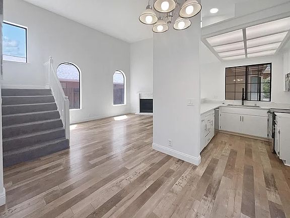 3rd image of 1481 E Hidalgo Cir