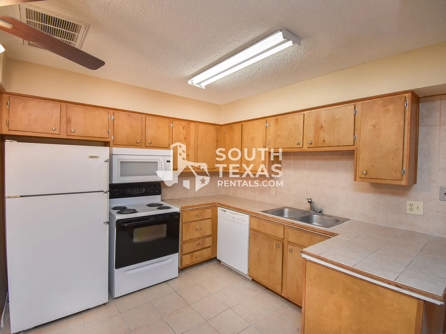 Sherwood Townhomes - 609-G — Photo 3