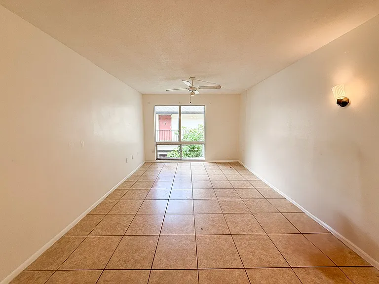 1700 SW 16th Ct #M26 — Photo 3