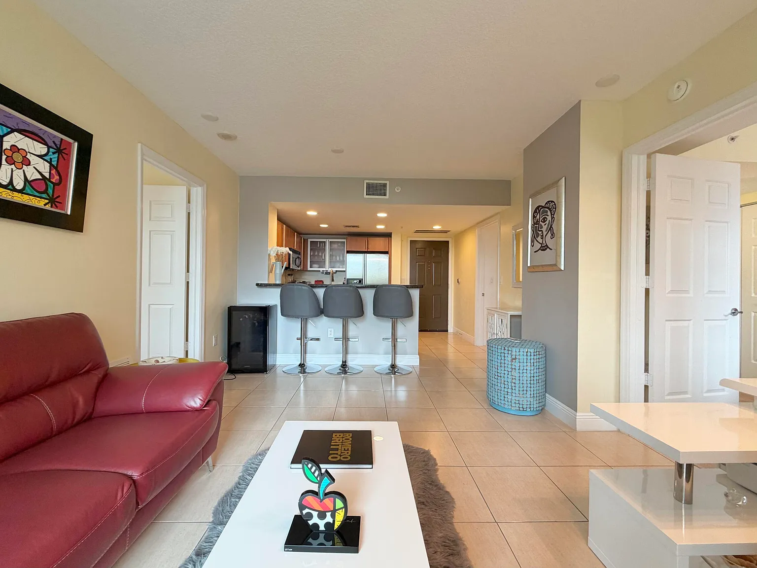610 Clematis — Photo 2