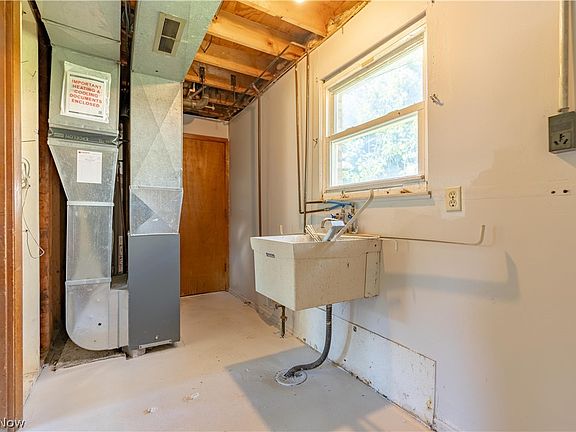 4th image of 227 Pershing Ave NW