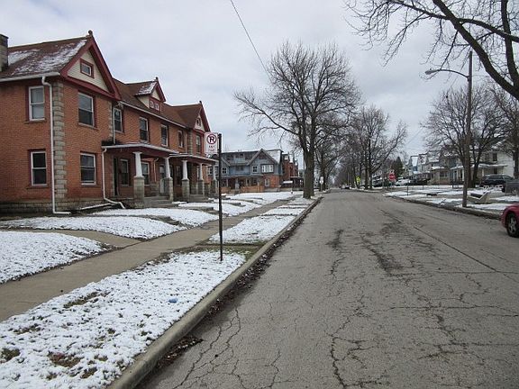 Exterior Neighborhood (street photo)