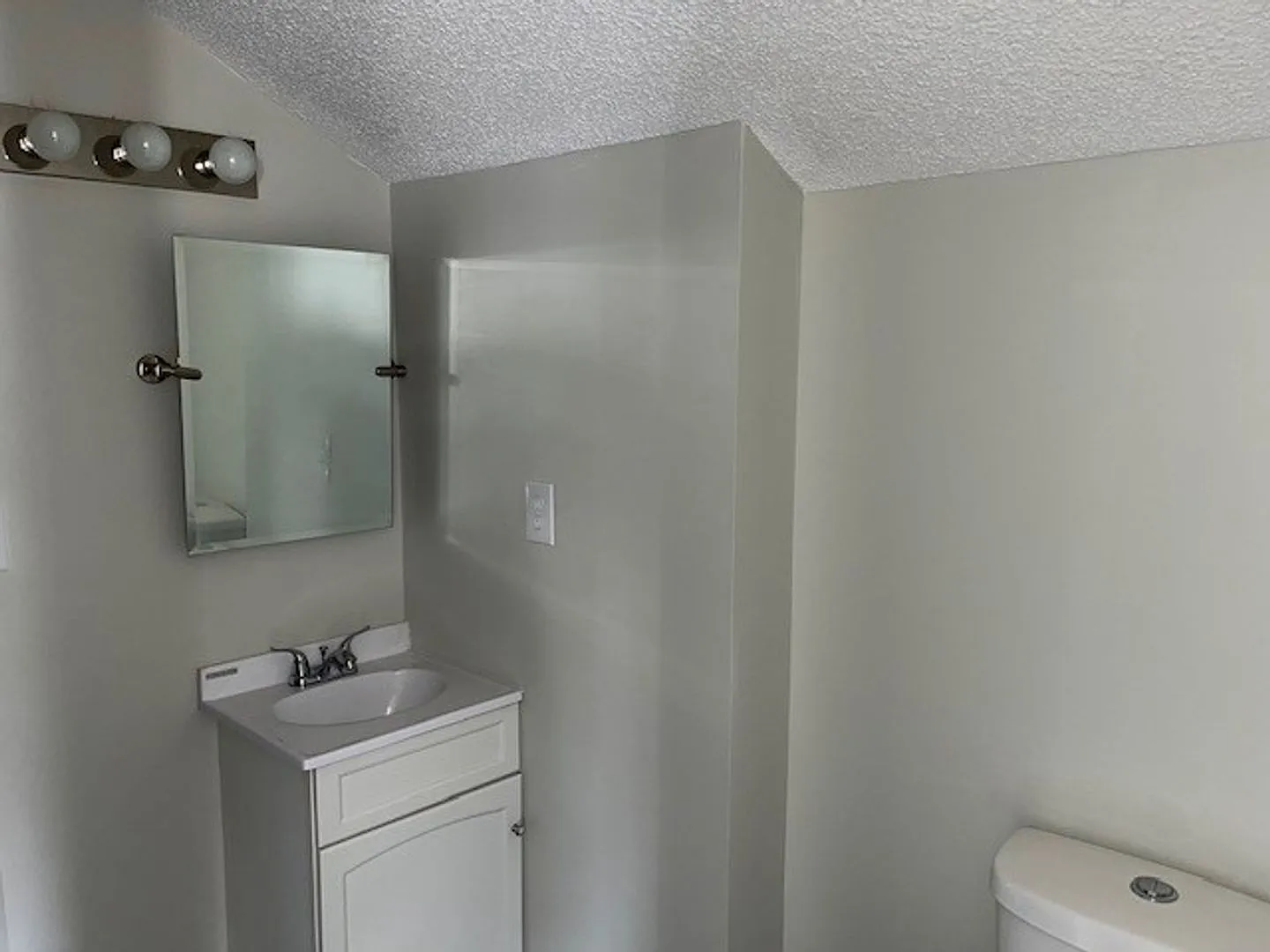 409 Campbell Ave — Photo 4