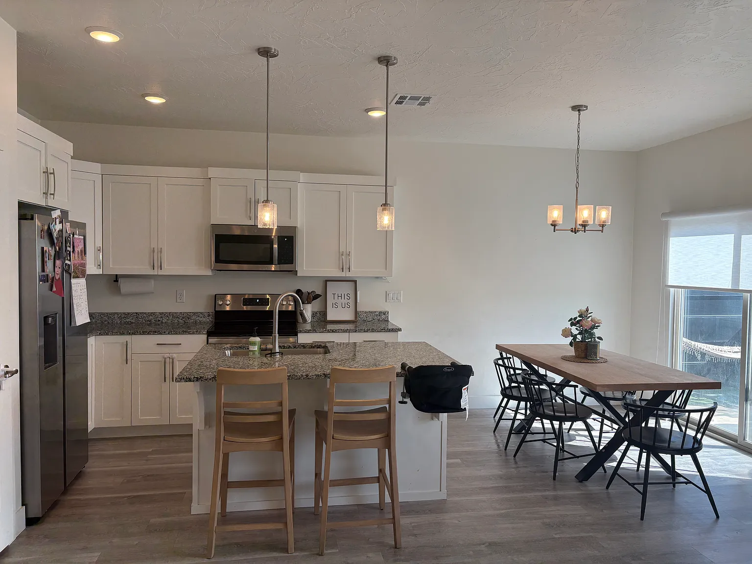 3 bed, 1300 sqft, $2,100 — Photo 2