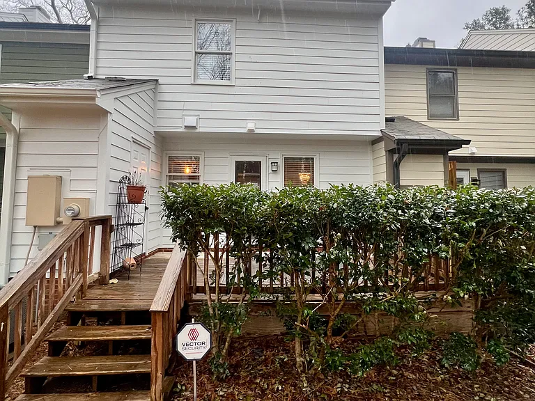 710 Powell Dr — Photo 8