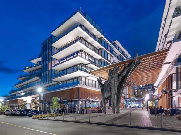 1355 Bellevue Ave #402, West Vancouver, BC V7T 0B4