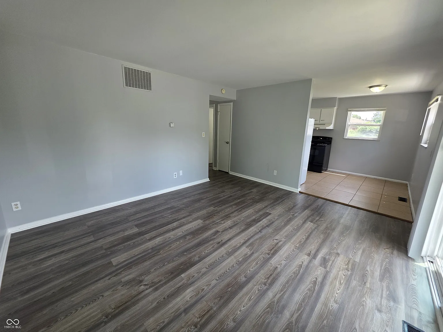 2 bed, 1.0 bath, 792 sqft, $1,025 — Photo 2