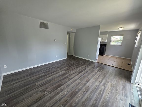 2nd image of 6262 Eastridge Dr APT 101