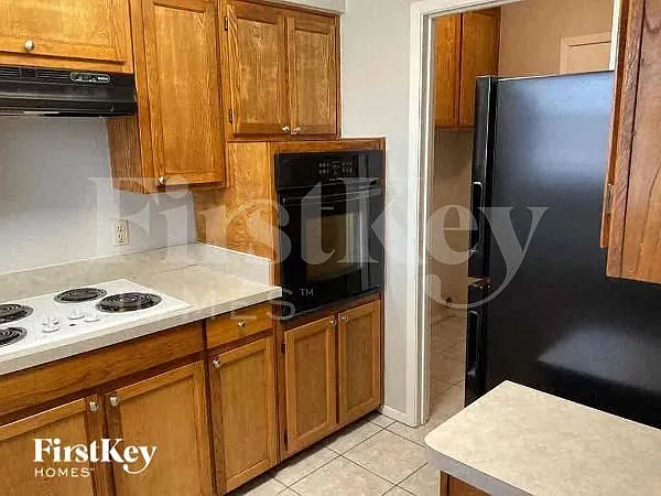 4 bed, 2.0 bath, 1617 sqft, $1,690 — Photo 4