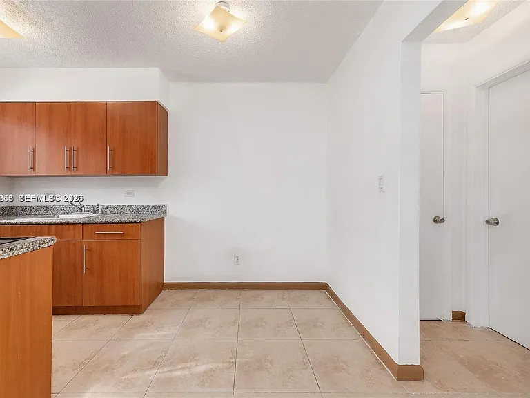 932 Moffett St #6 — Photo 8