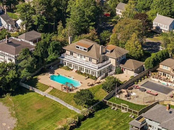 352 Atlantic Ave, Marblehead, MA 01945