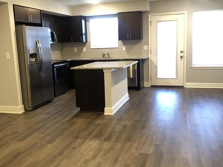 11672 N Ewing Ave — Photo 2