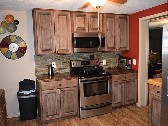 4th image of 703 Lakeview Dr