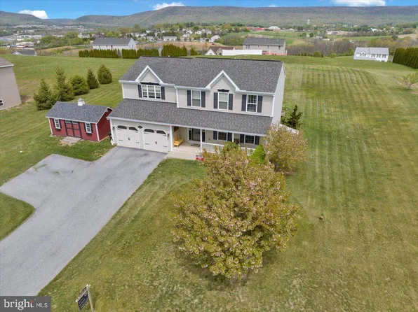 221 Oval Dr, Hamburg, PA 19526