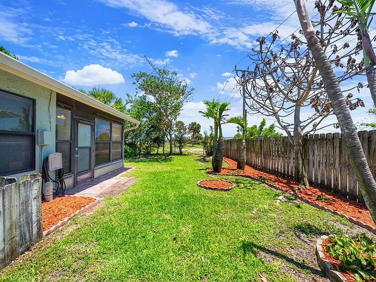 39 Anchor Dr — Photo 2